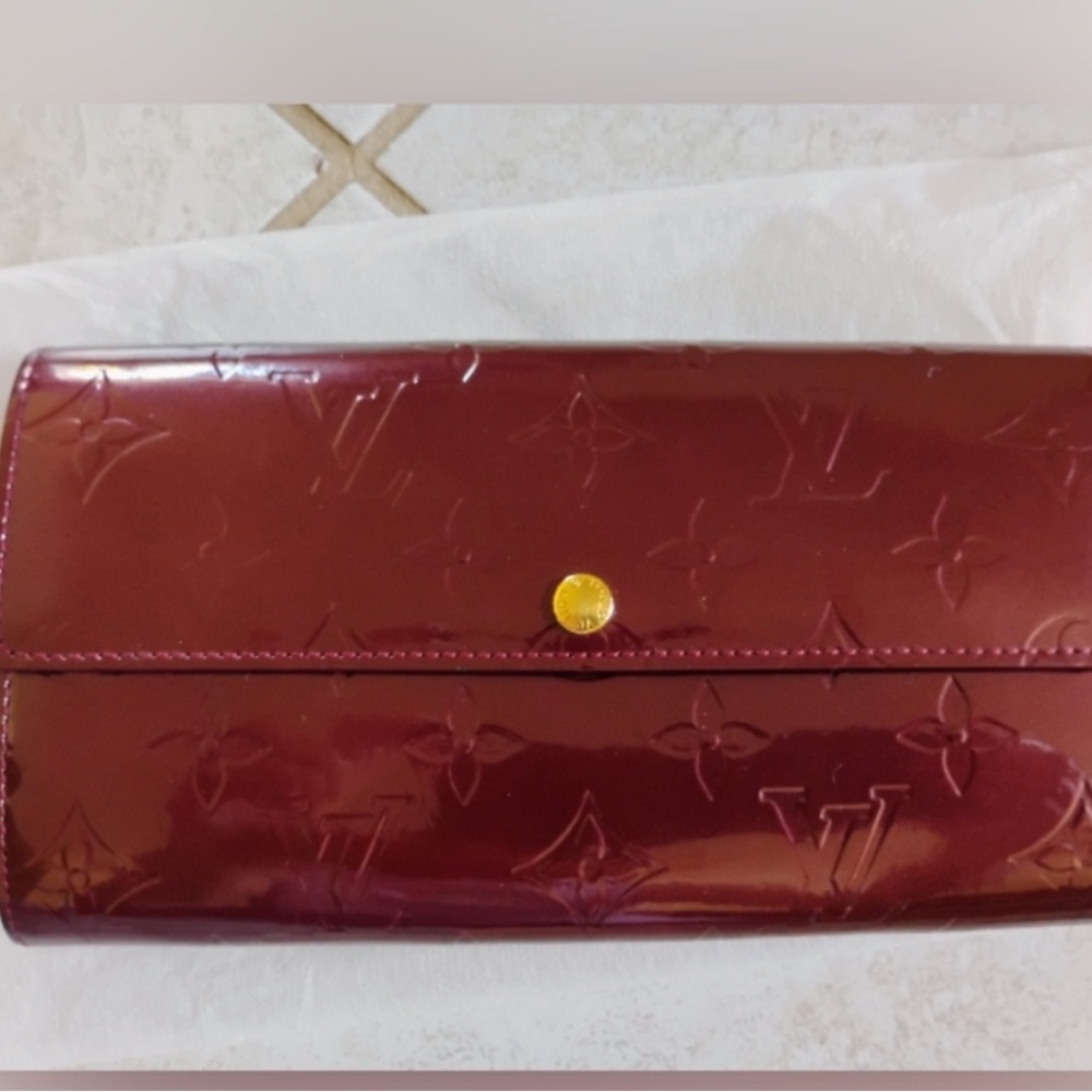 ❌SOLD❌Louis Vuitton Red Wallet Classic Design